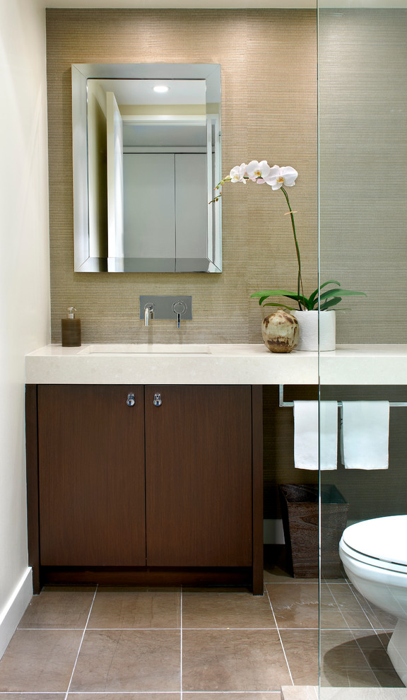 This is an example of a contemporary bathroom in Chicago.