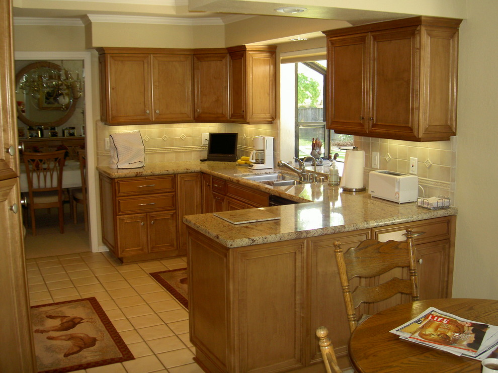 Example of a transitional home design design in San Francisco