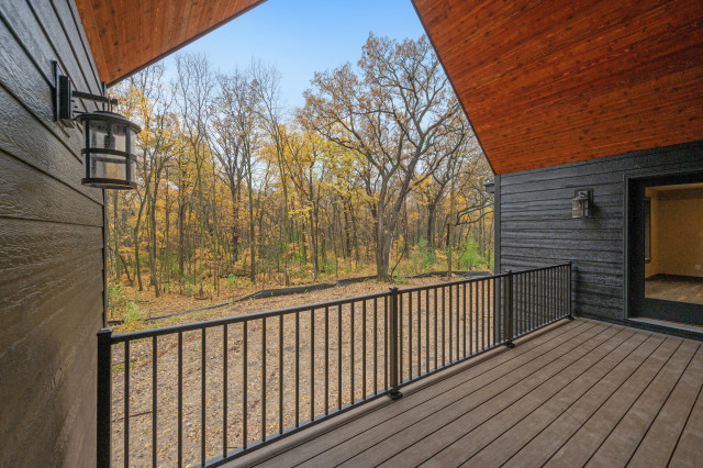 Farmingtom Lodge rustic-balcony