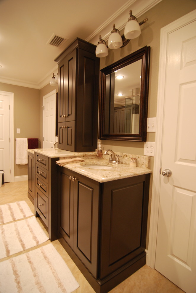 Bathroom - transitional bathroom idea in Miami
