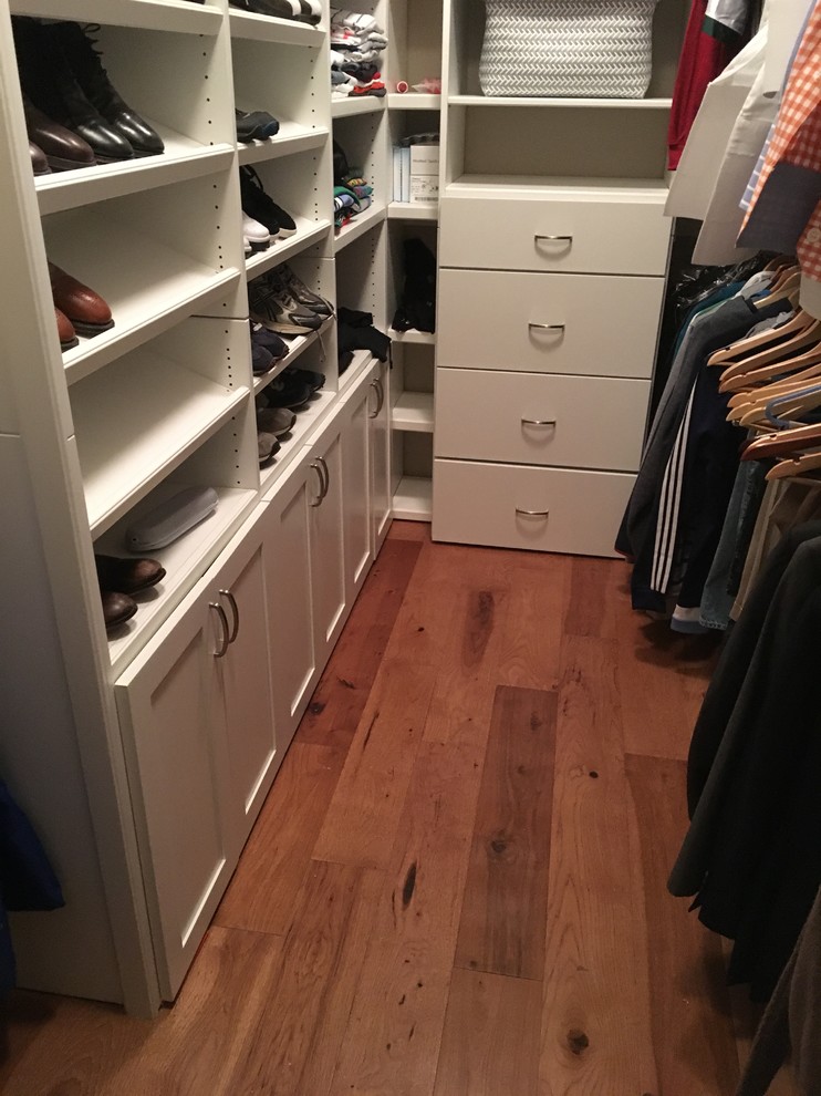 Design ideas for a country storage and wardrobe in Bridgeport.