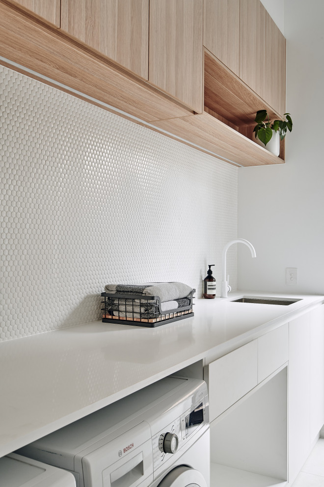 Laundry room - contemporary laundry room idea in Melbourne