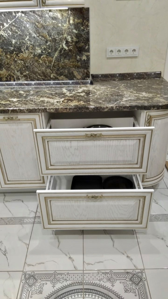 Угловая классическая кухня Массив дуба Берта