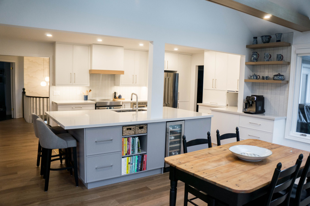 Example of a transitional kitchen design in Toronto