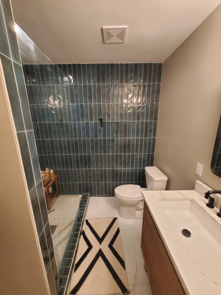 Example of a transitional home design design in Austin