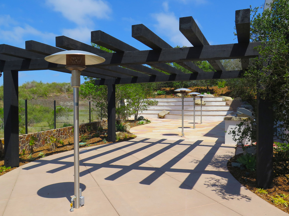 Example of a tuscan patio design in San Diego