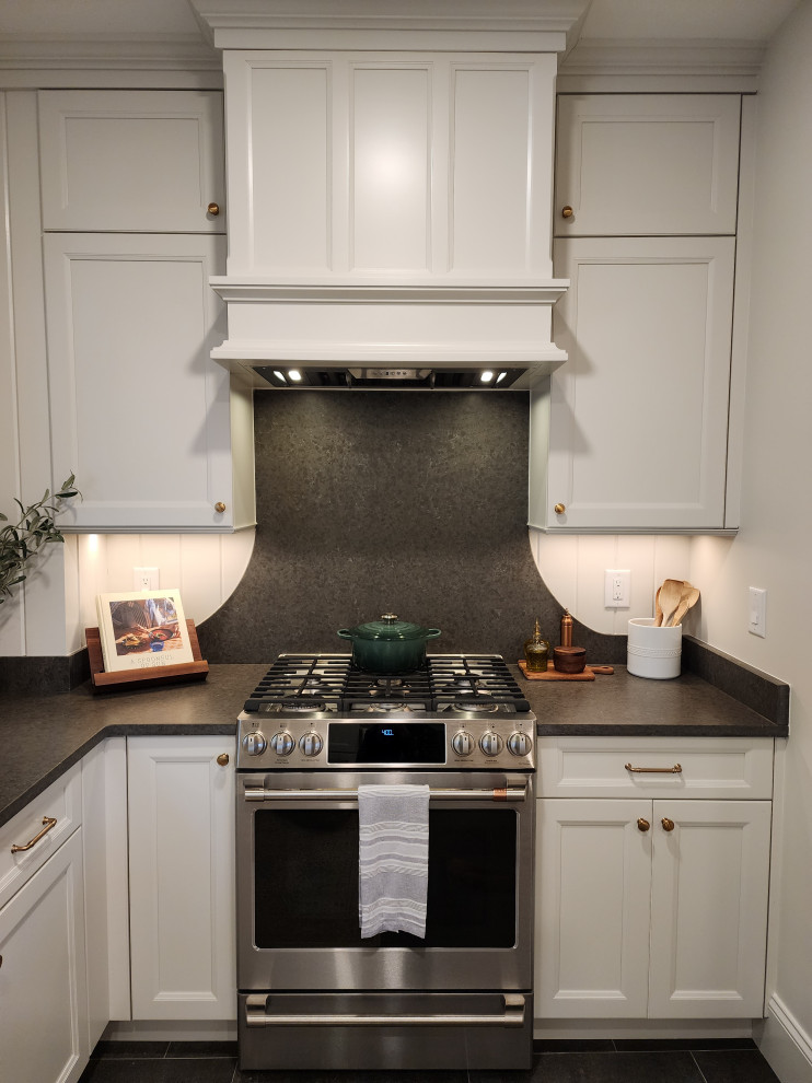 16831 - The Purrfect Kitchen