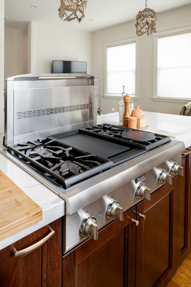Kitchen - transitional kitchen idea in Newark