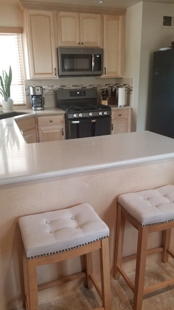 Thousand Oaks,- Kitchen