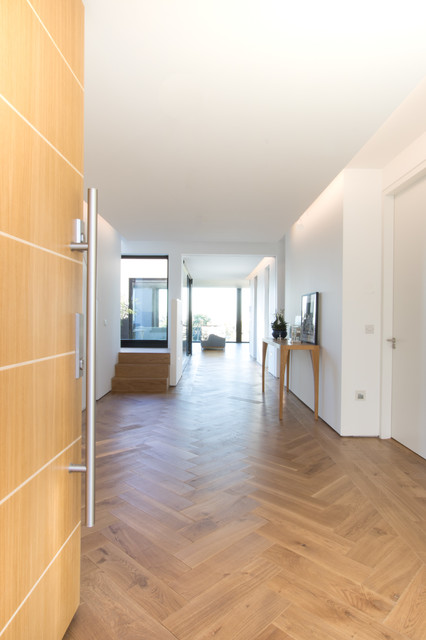 E2 contemporary-corridor