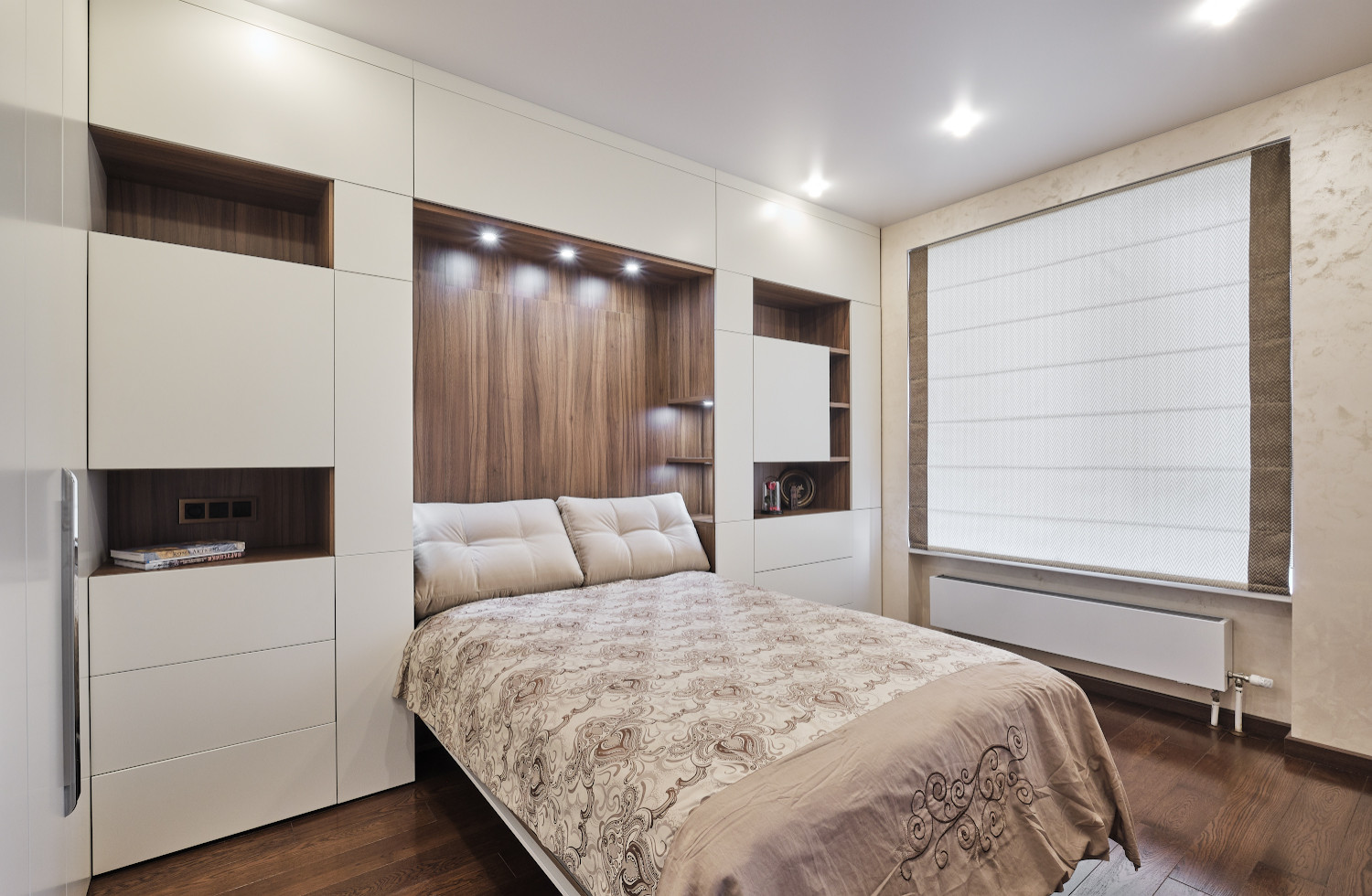 Квартира-студия с трансформируемой мебелью.