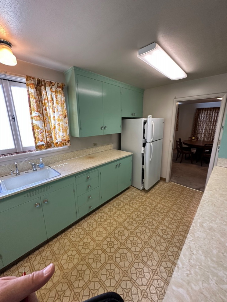 Outdated to Current Kitchen Renovation