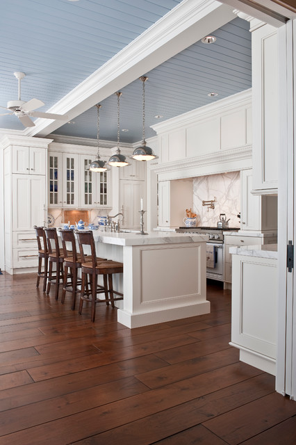 White Marble Kitchen clasico-cocina