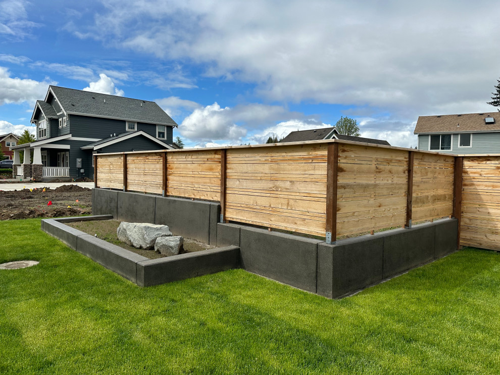Idee per un giardino contemporaneo di medie dimensioni e dietro casa con recinzione in legno