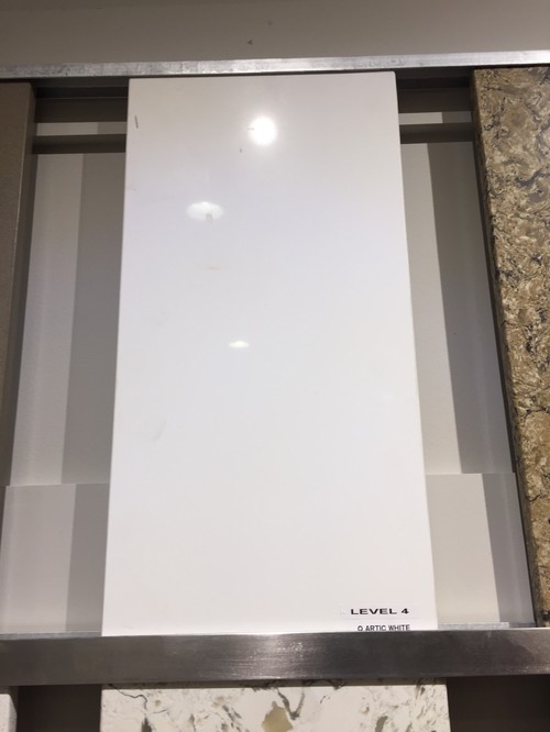 Can solid white quartz yellow?! See pic!