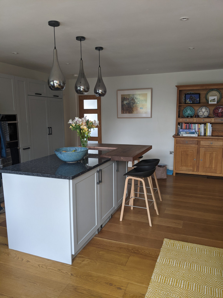 Photo of a modern kitchen in Devon.