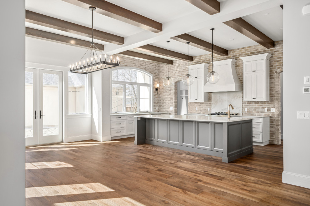 Kitchen - transitional kitchen idea in Calgary