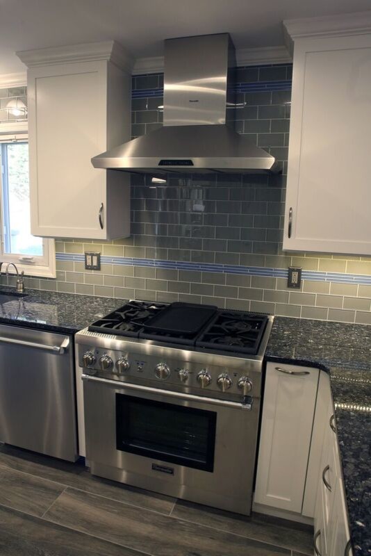 Transitional kitchen photo in DC Metro