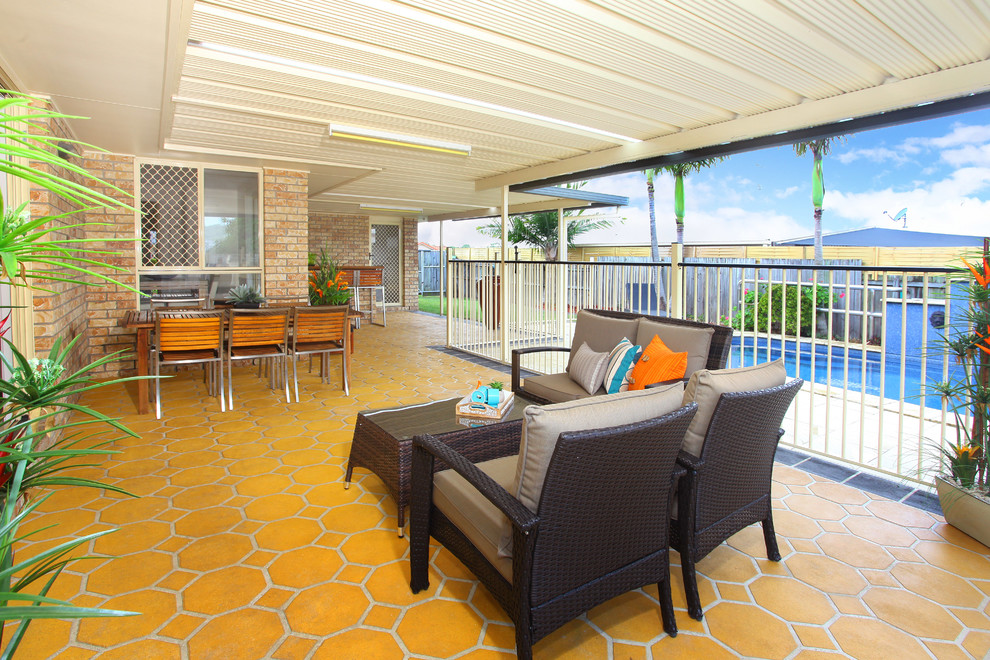 Inspiration for a contemporary verandah in Gold Coast - Tweed.