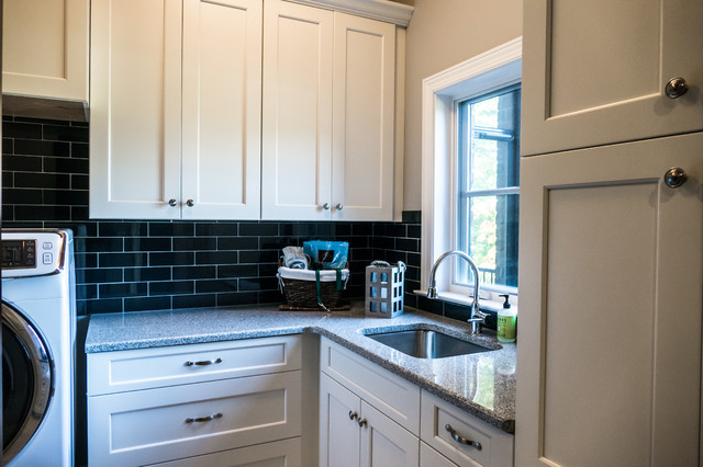 Transitional Laundry Room trendy-bryggers