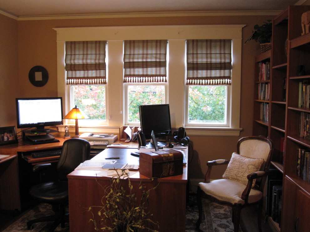Inspiration for a traditional home office in Portland.