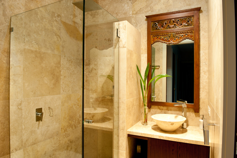 This is an example of a tropical bathroom in Sunshine Coast.