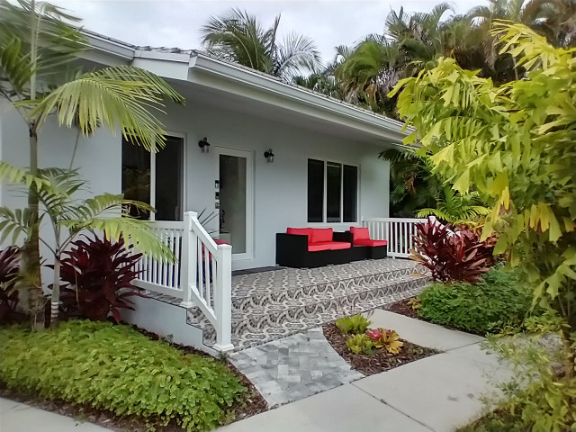 Accessory Unit in Miami Springs, Florida modern-veranda