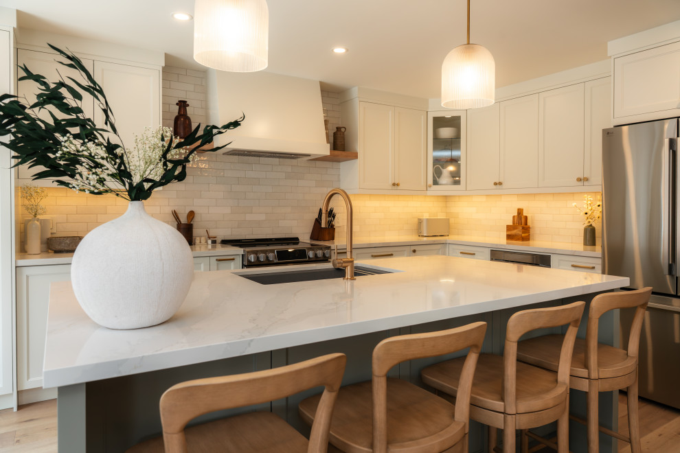 Inspiration for a transitional kitchen remodel in Toronto