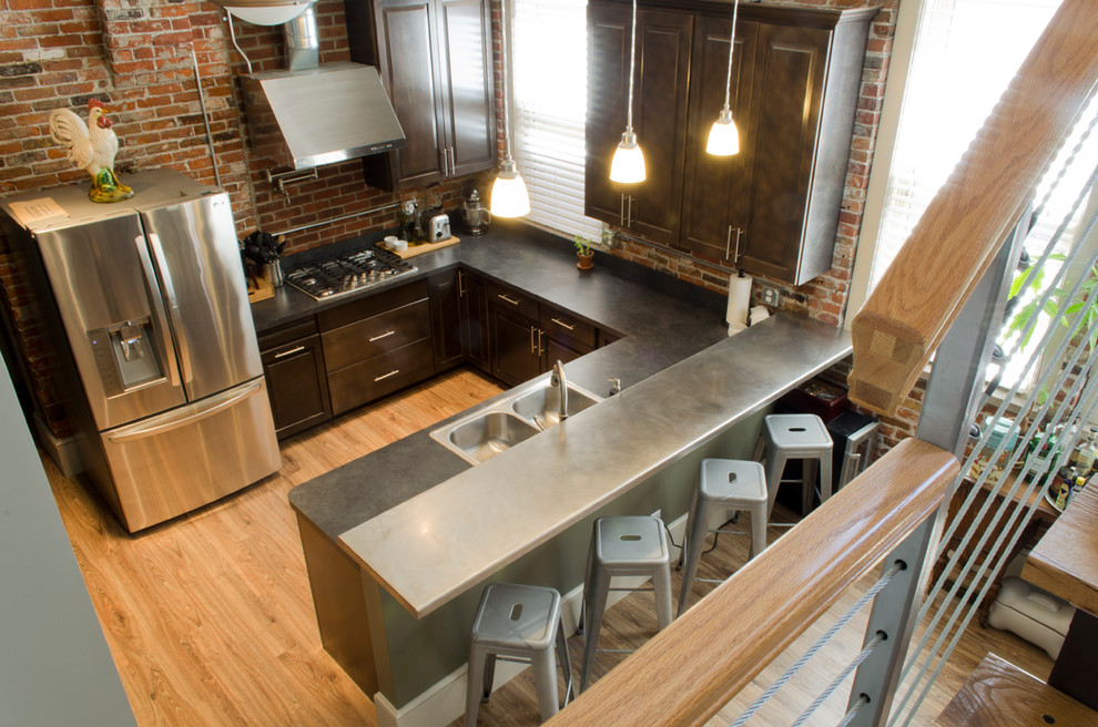 Example of an urban home design design