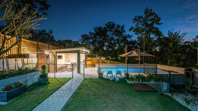 Family Backyard Pool klassisk-pool