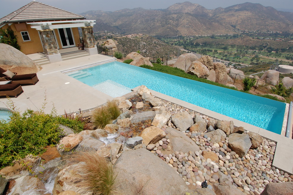 Photo of a contemporary pool in San Diego.