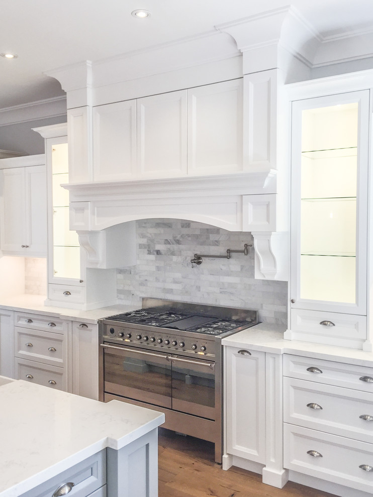 Example of a transitional kitchen design in Toronto