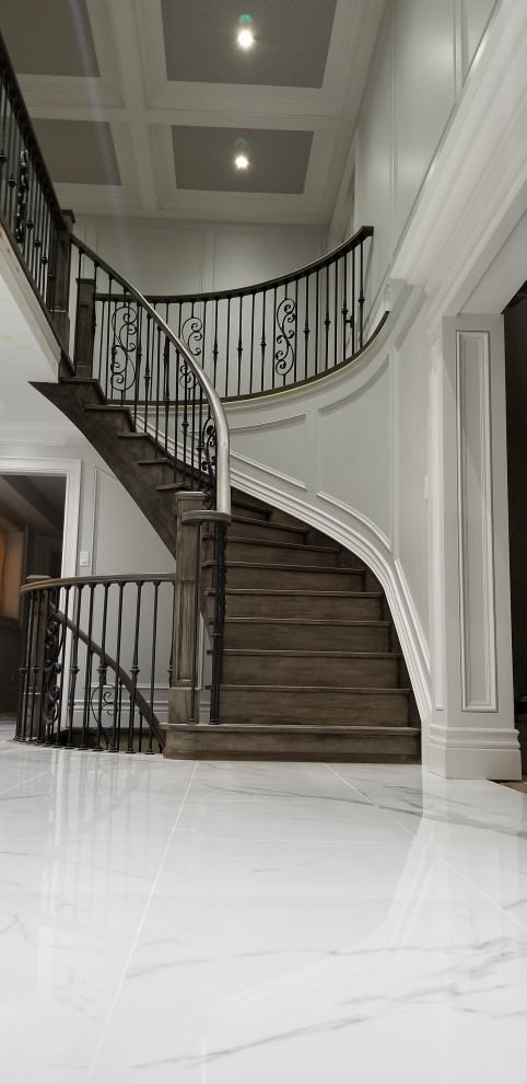 Example of a transitional entryway design in Toronto