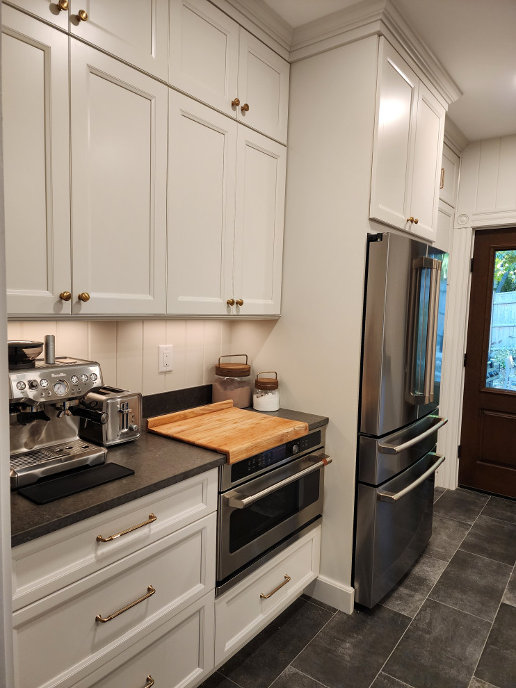 16831 - The Purrfect Kitchen