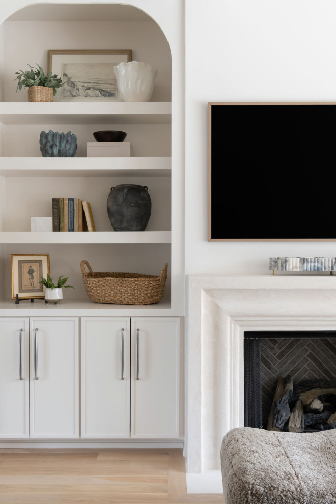 French country family room photo in Nashville