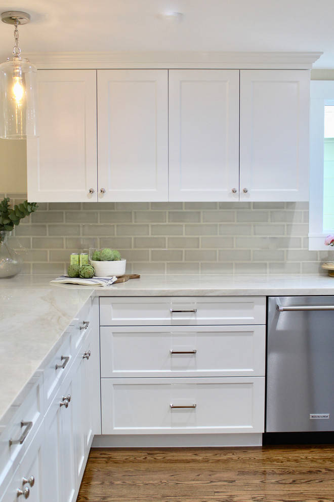 Example of a transitional home design design in San Francisco