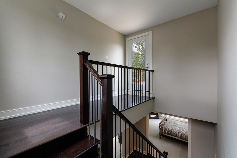 Example of a transitional home design design in Ottawa