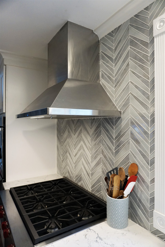 Transitional home design photo in New York