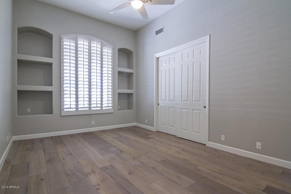 Home design - transitional home design idea in Phoenix