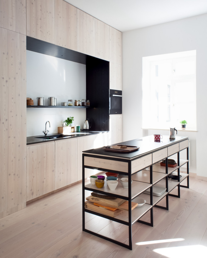 Design ideas for a modern kitchen in Munich.