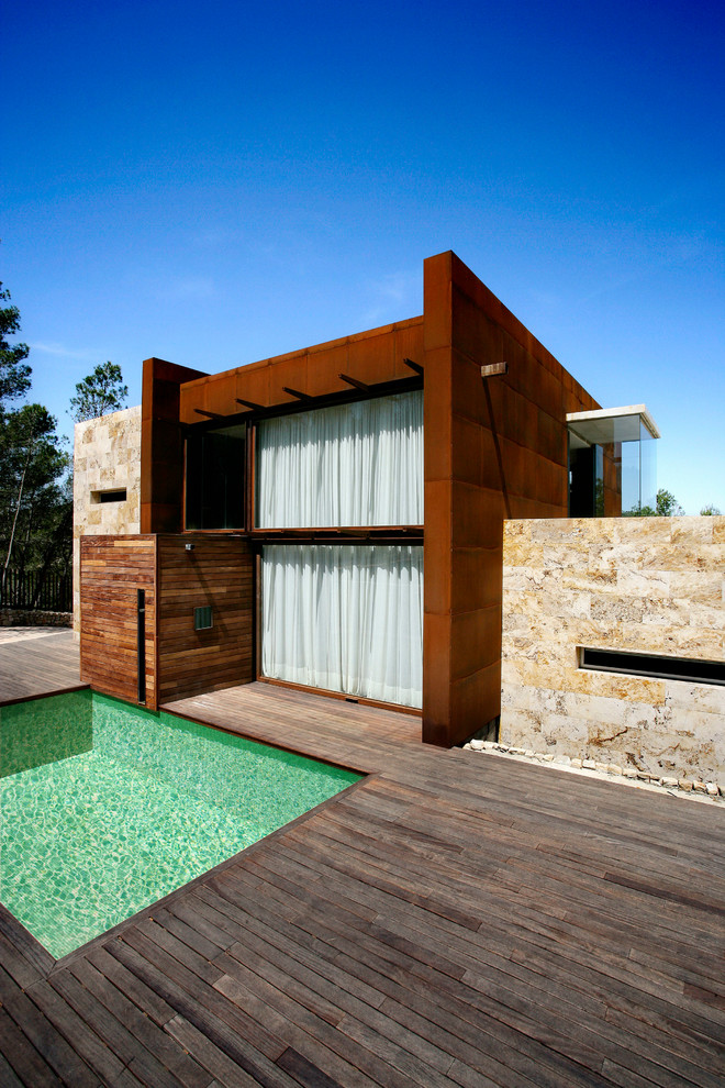 This is an example of a contemporary exterior in Barcelona.