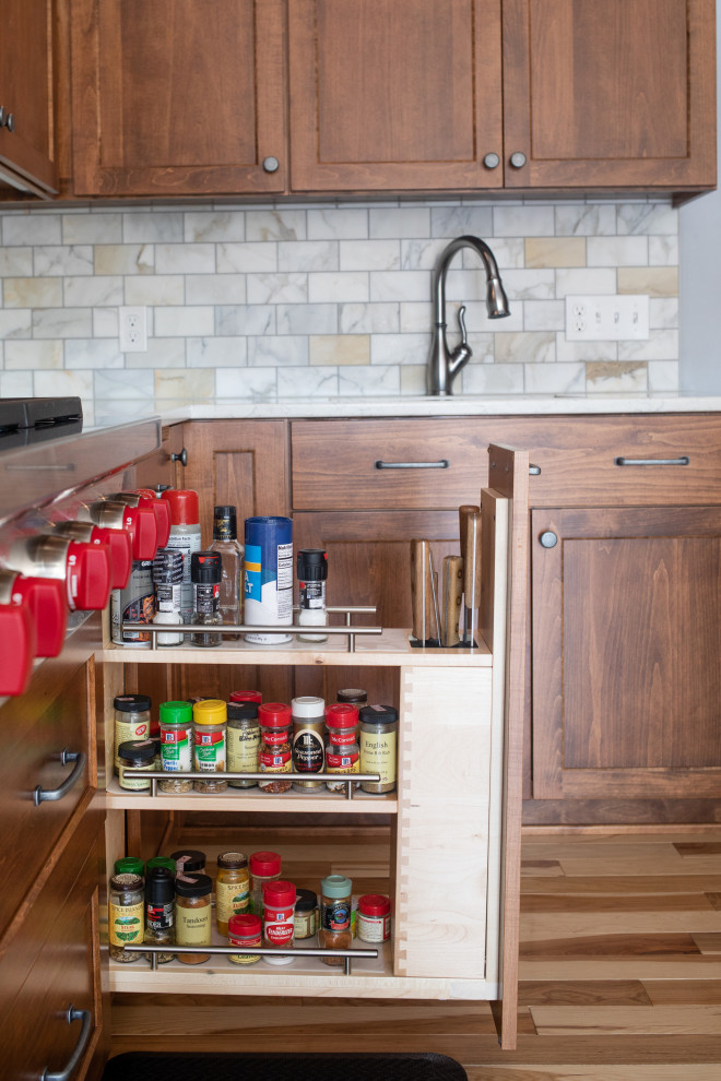 Kitchen - transitional kitchen idea