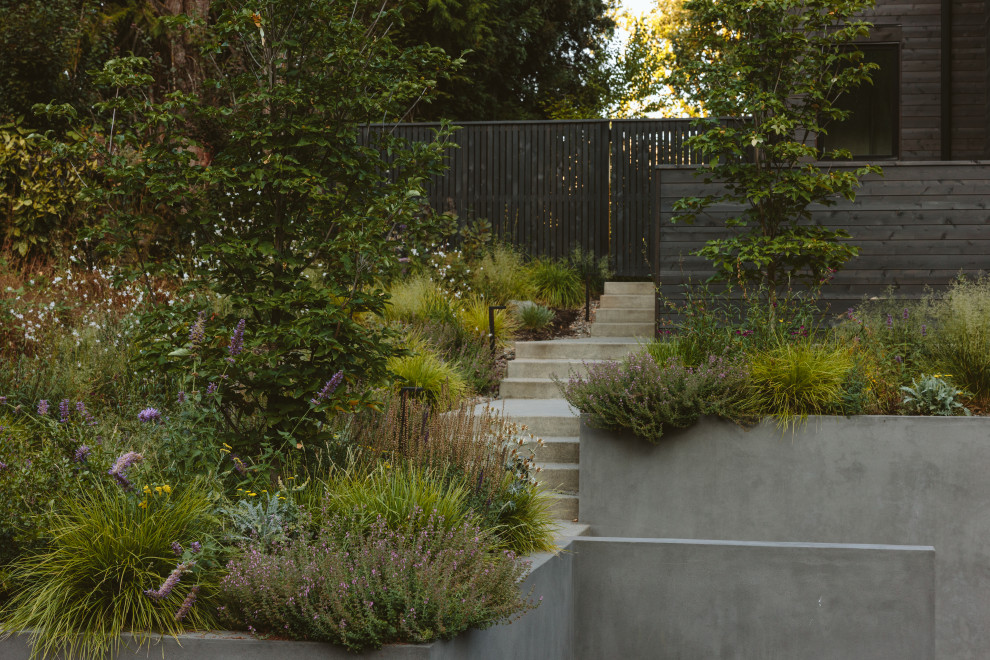 Inspiration for a contemporary landscaping in Portland.