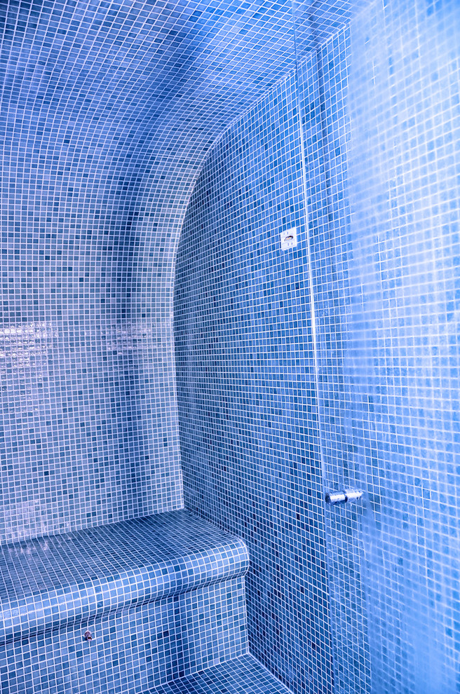 This is an example of a mediterranean bathroom in Melbourne.