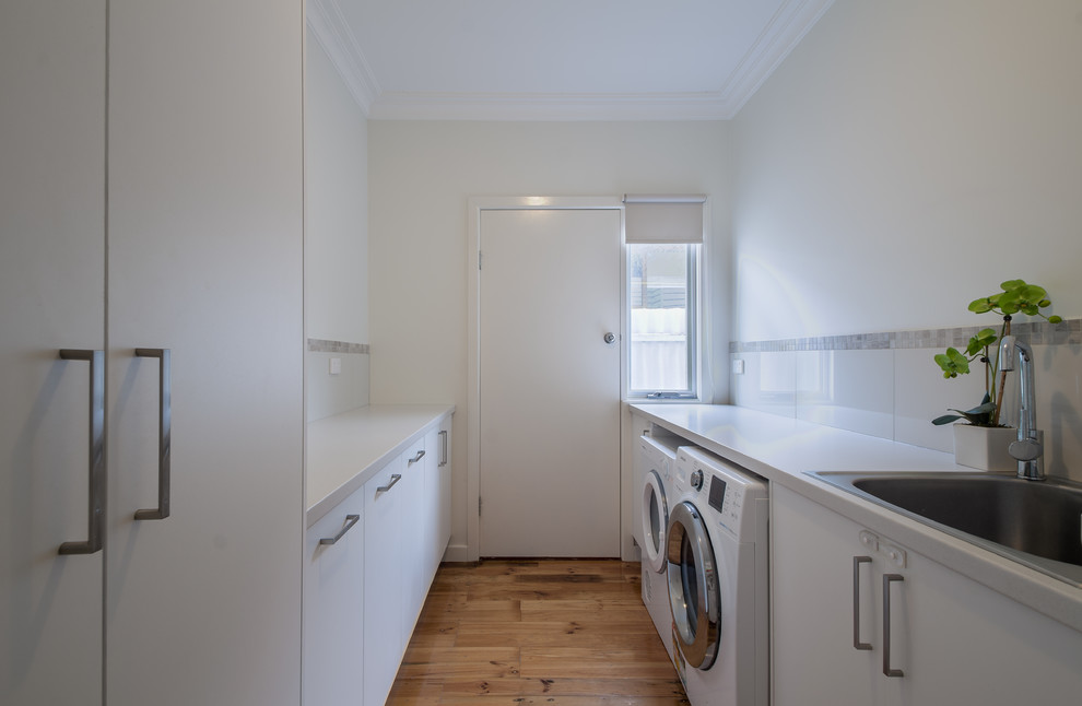 Photo of a contemporary laundry room in Melbourne.