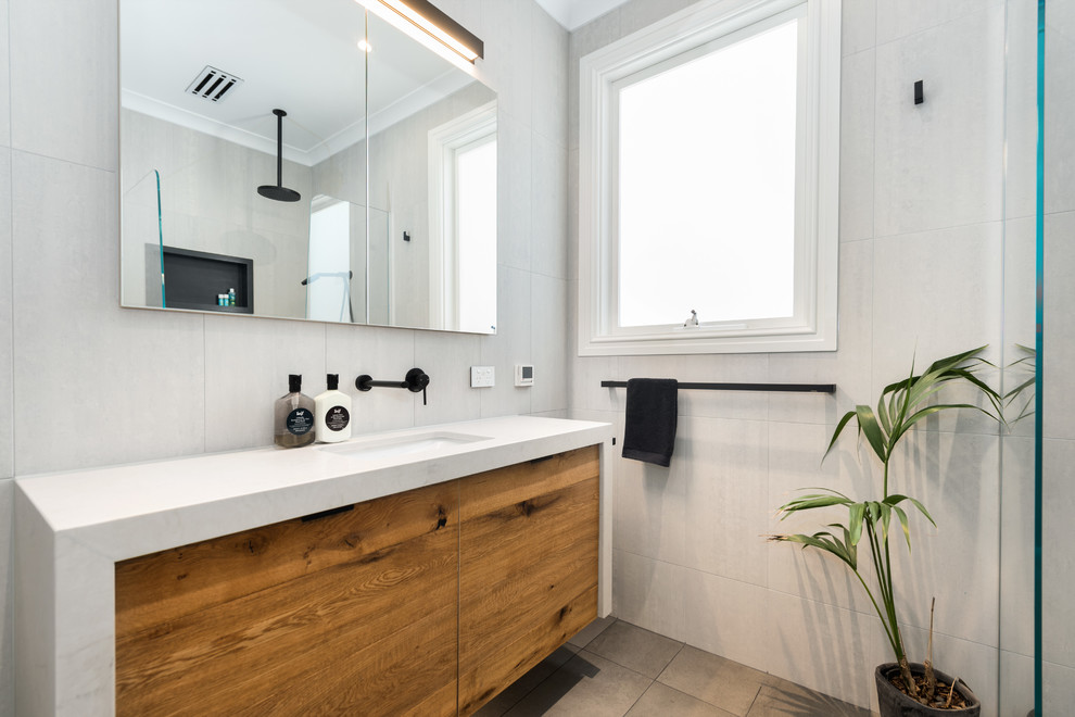 Contemporary bathroom in Melbourne.
