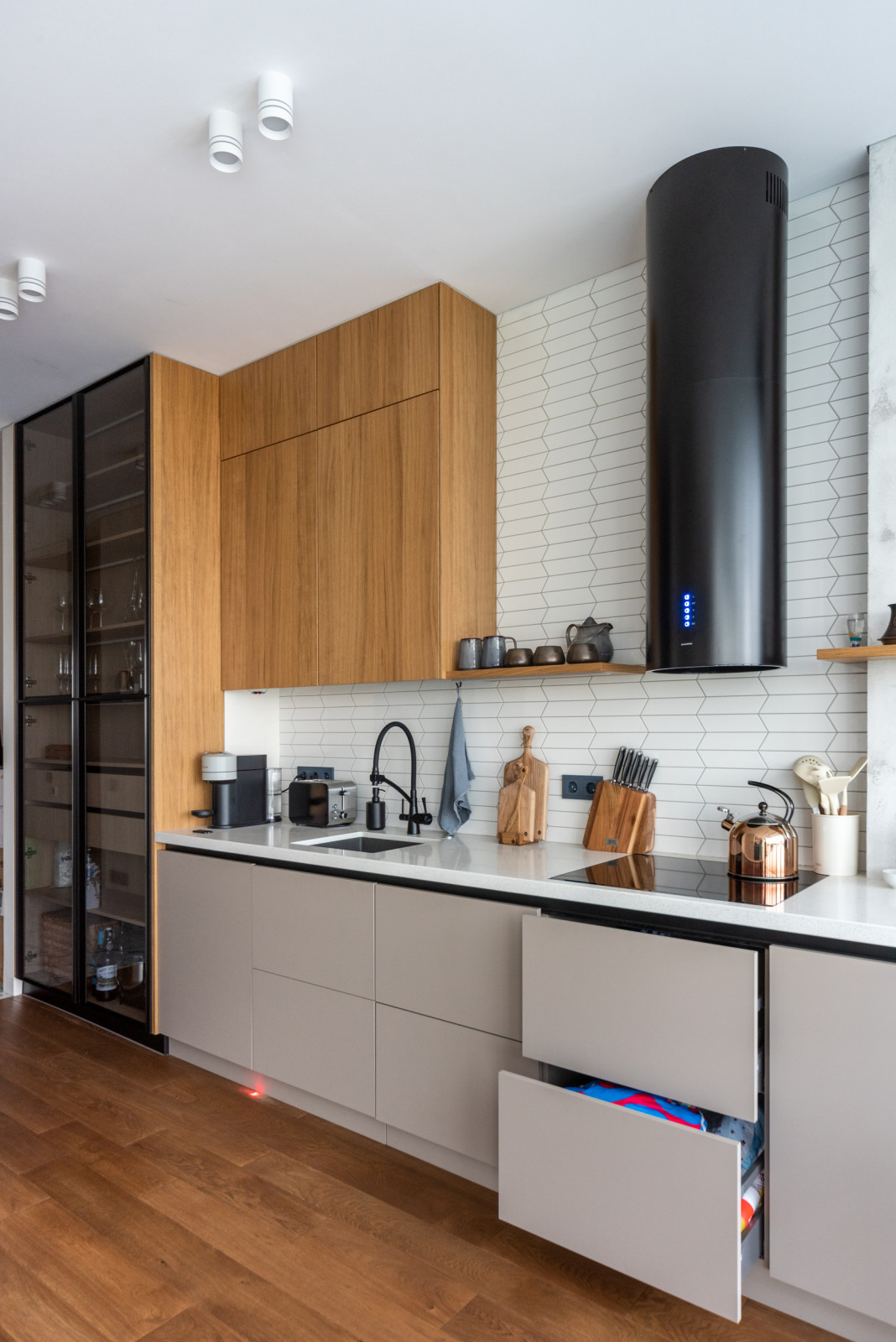 Кухня комбинированная со шпоном