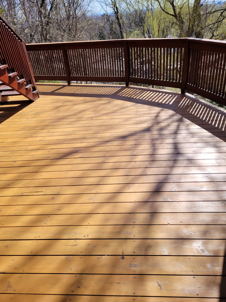 Deck Sanding & Staining