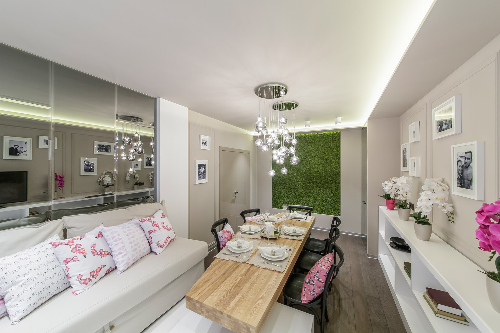 Квартирный вопрос_Гостиная со столом на рельсах_Е.Серафимович