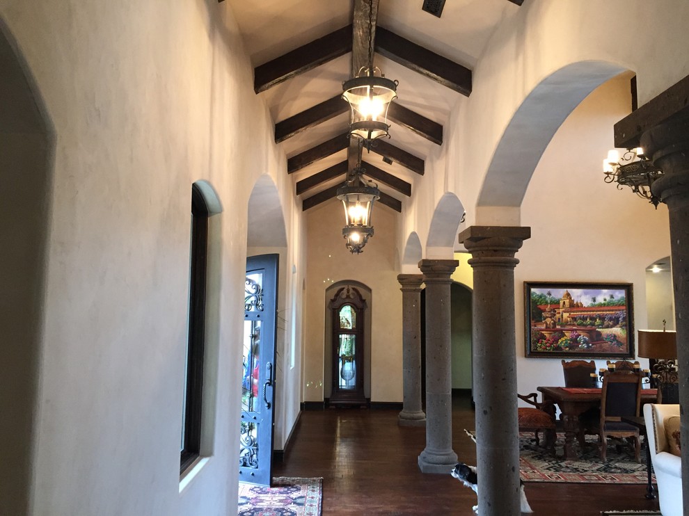 Example of a mountain style entryway design in Austin